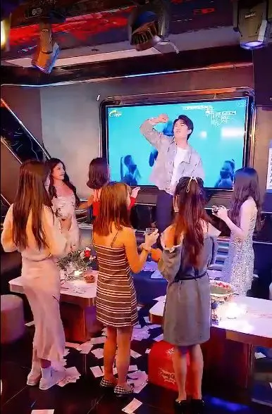 《预知未来》影评：尼古拉斯·凯奇的超能力救赎？时间迷局与命运抉择！